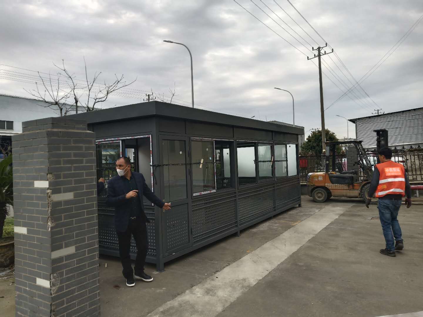 在安装岗亭期间必须注意现场地面的要求-继桂岗亭建筑(图2)